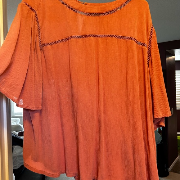 Float Blouse 💜 - Picture 3 of 4